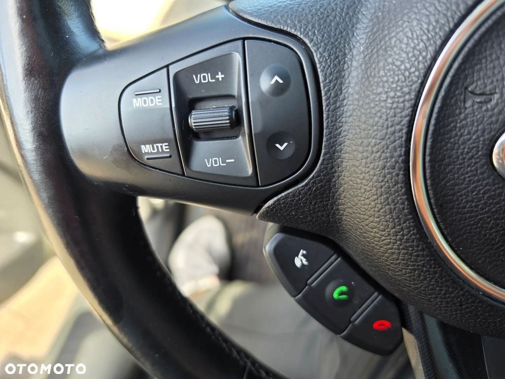 Kia Carens 2.0 GDI L - 29