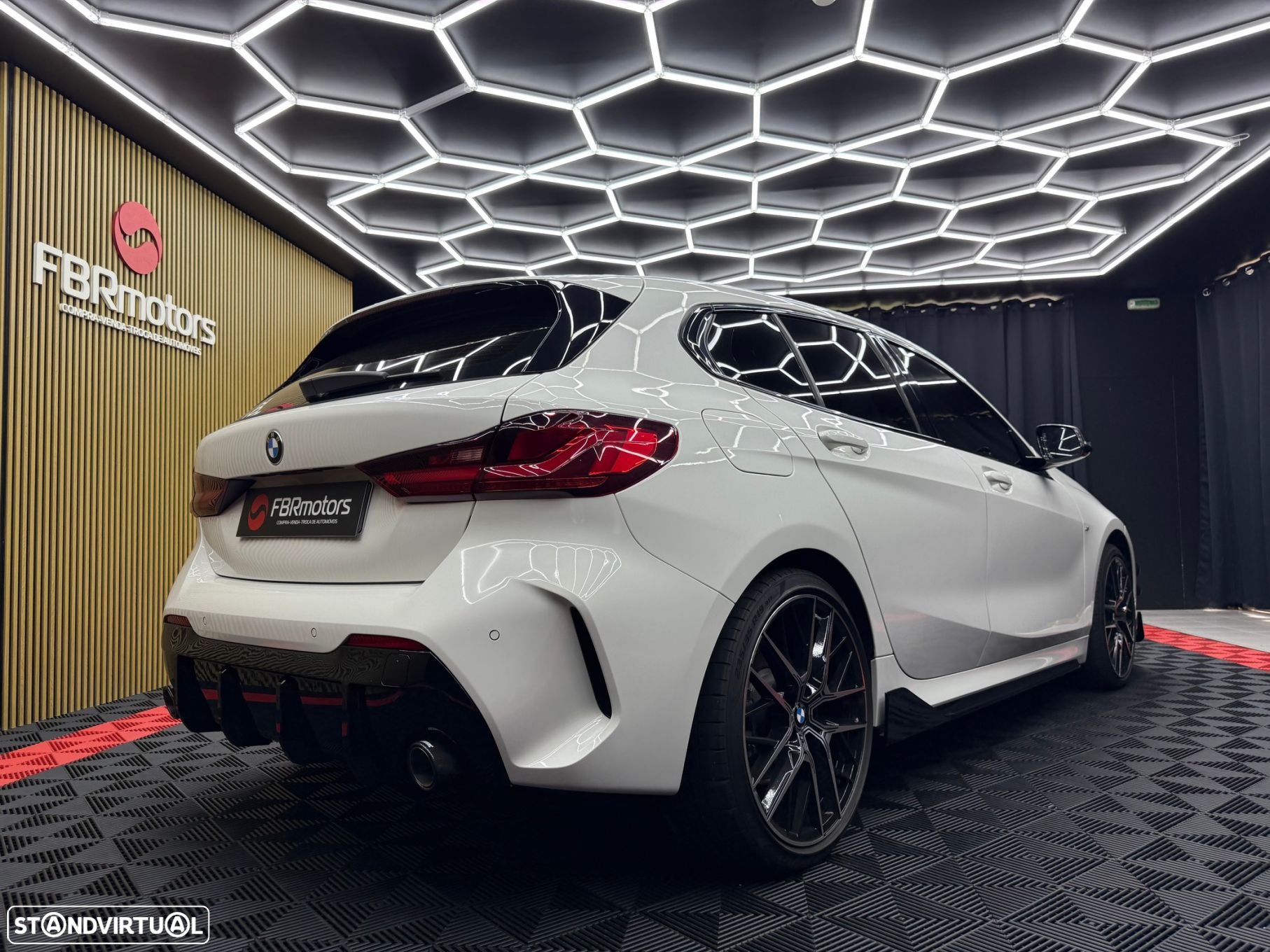 BMW 116 d Pack Desportivo M - 11