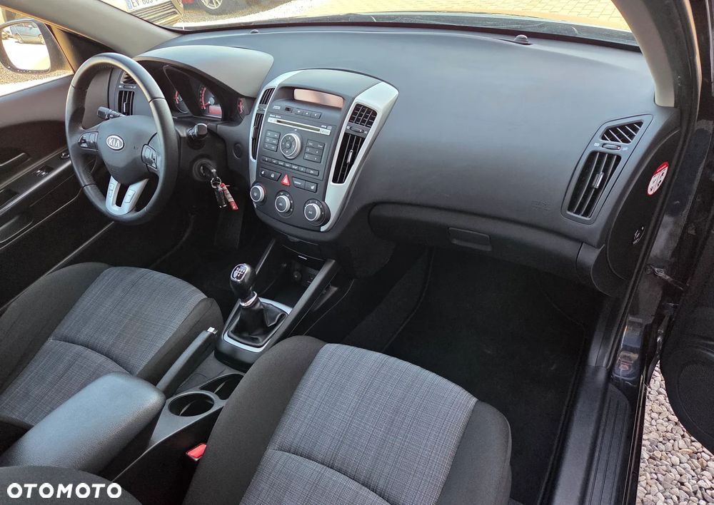 Kia Ceed 1.4 CVVT Attract - 13