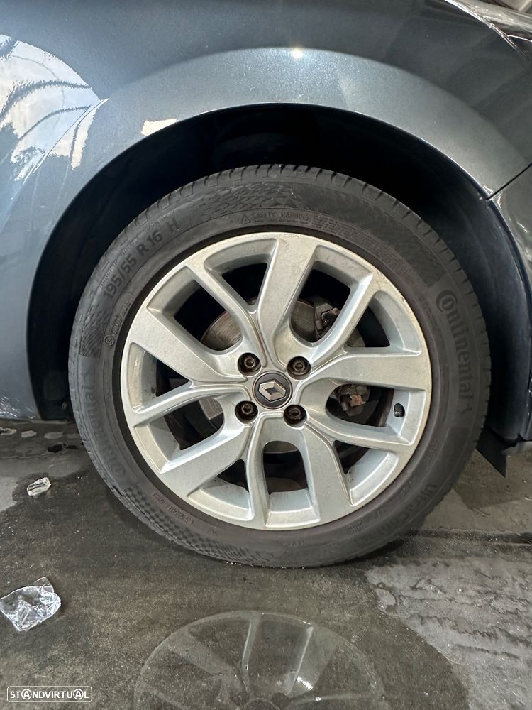 Renault Clio 0.9 TCe Limited - 32