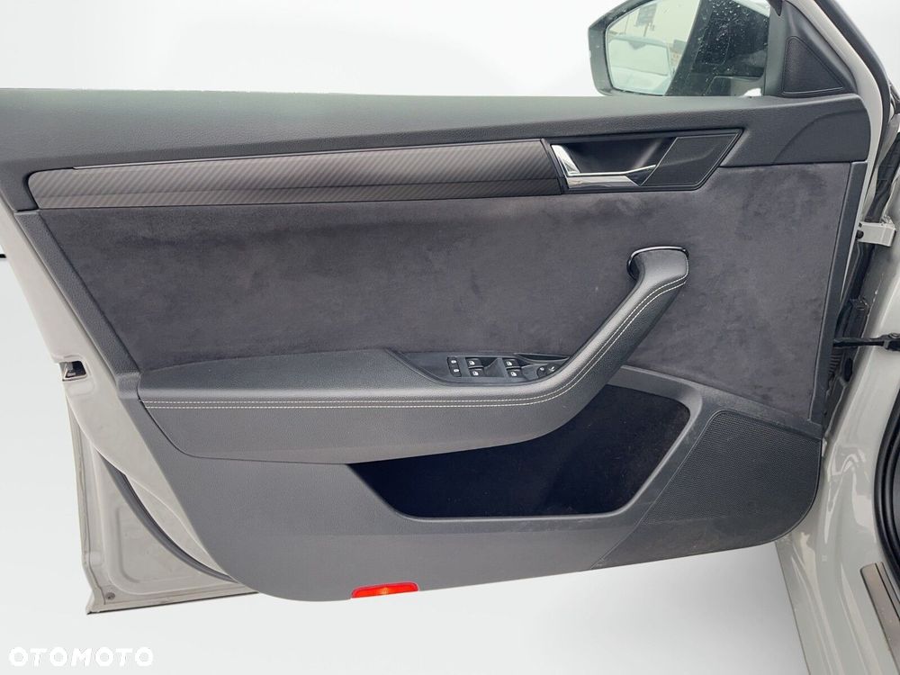 Skoda Superb 2.0 TDI SCR Sportline DSG - 20