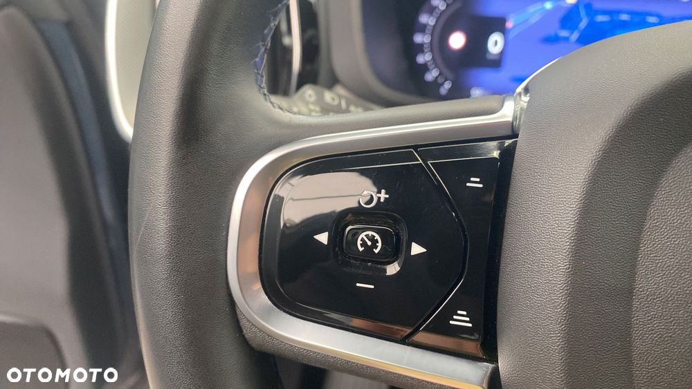 Volvo XC 60 B4 B Plus Dark - 25