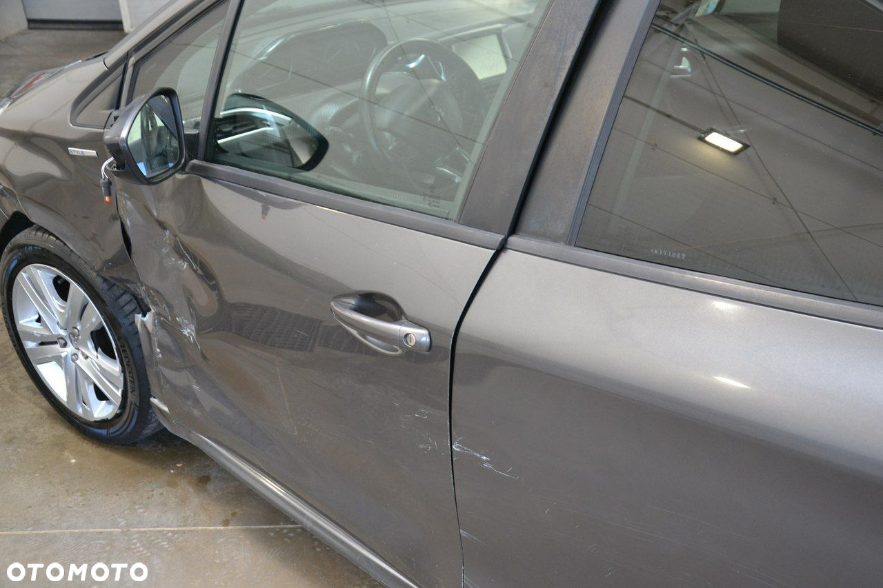 Peugeot 208 - 17