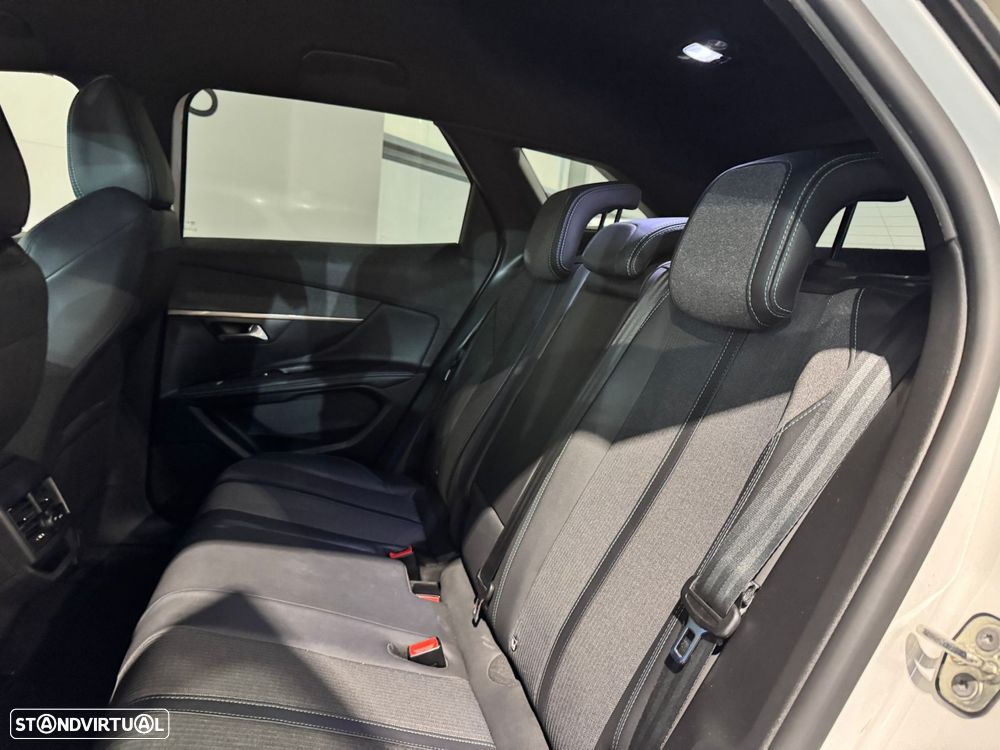 Peugeot 3008 1.5 BlueHDi Allure Pack EAT8 - 26