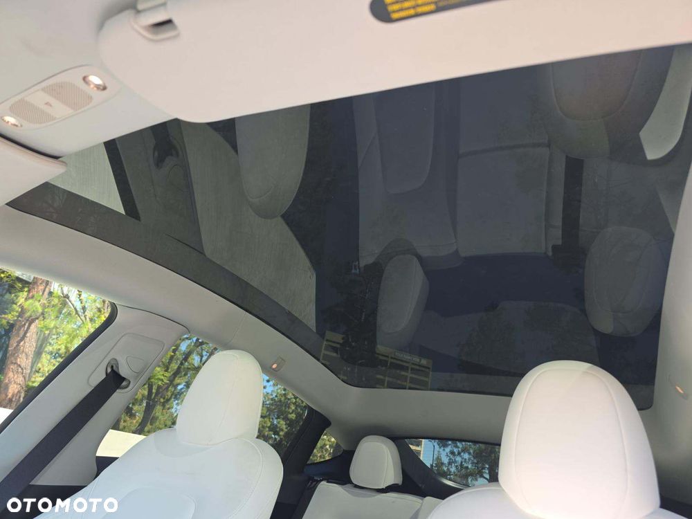 Tesla Model Y Long Range Dual Motor AWD - 10
