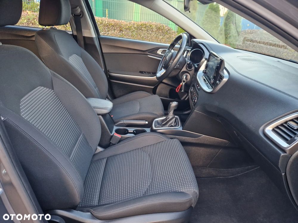 Kia Ceed - 29