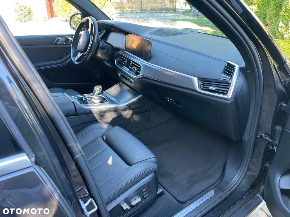 BMW X5 xDrive40i mHEV - 17