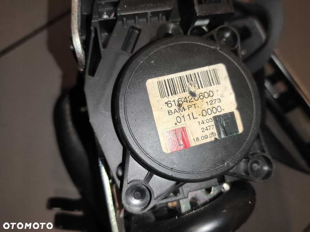 MERCEDES C-KLASA W204 PAS BEZPIECZEŃSTWA LEWY PRZÓD STAN BDB ORYG - 8