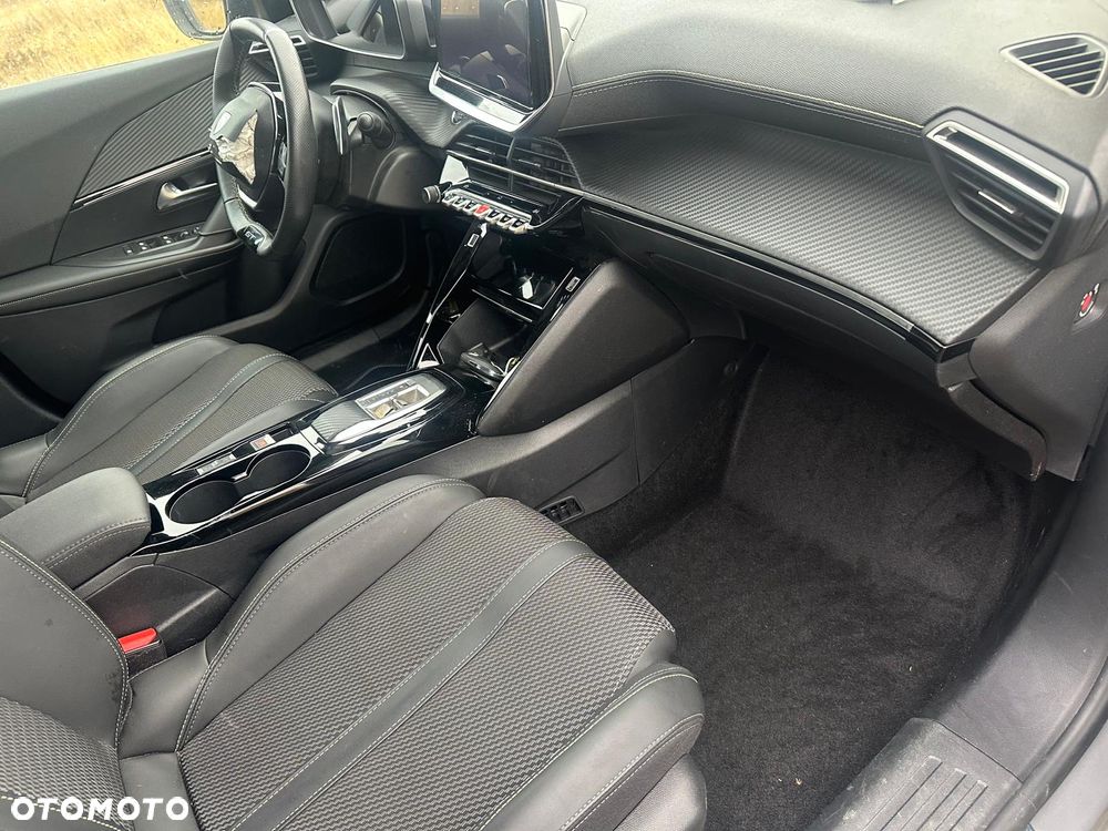 Peugeot 2008 Hybrid 136 e-DSC GT - 19
