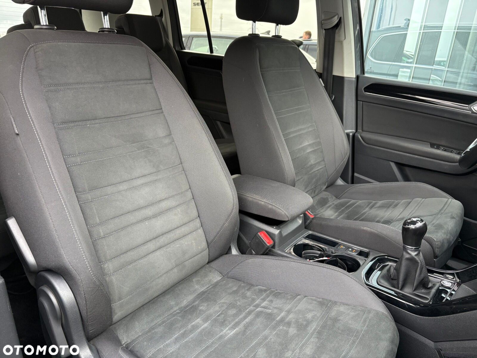 Volkswagen Touran 1.5 TSI EVO Highline - 17