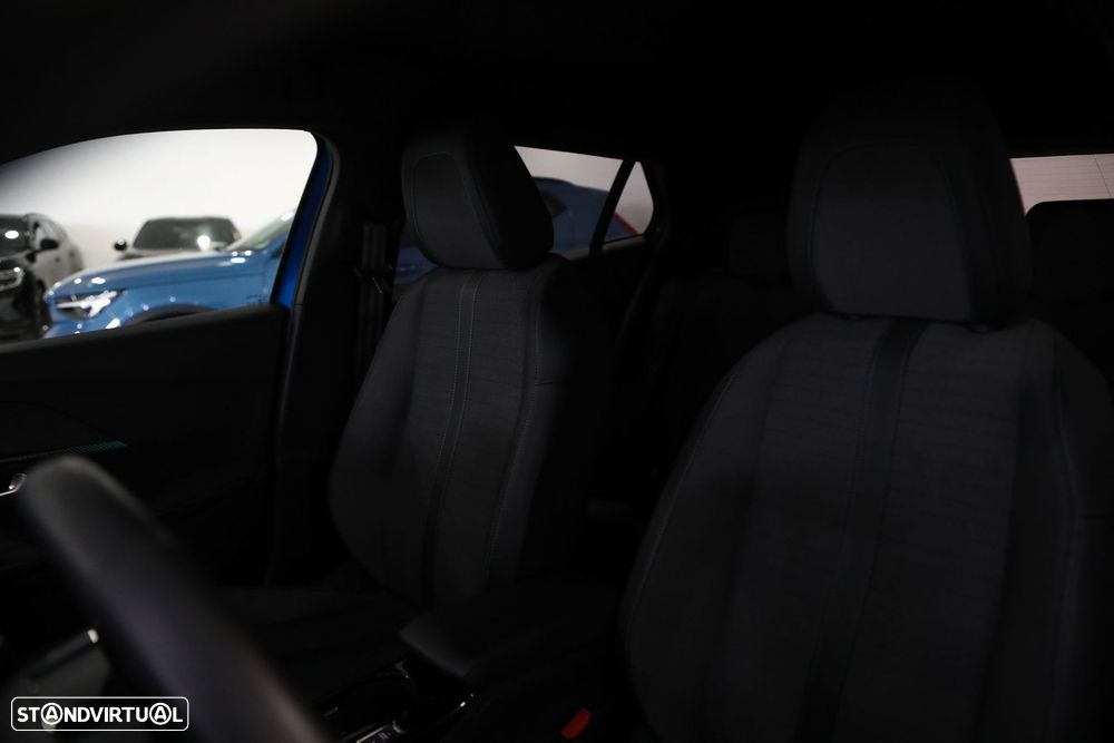 Peugeot 2008 1.2 PureTech Allure EAT8 - 14