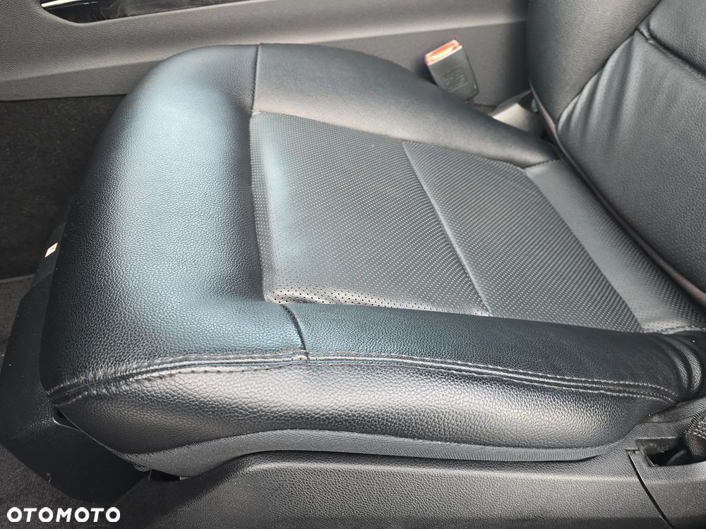 Mercedes-Benz Klasa E 200 CGI BlueEFFICIENCY 7G-TRONIC Avantgarde - 26