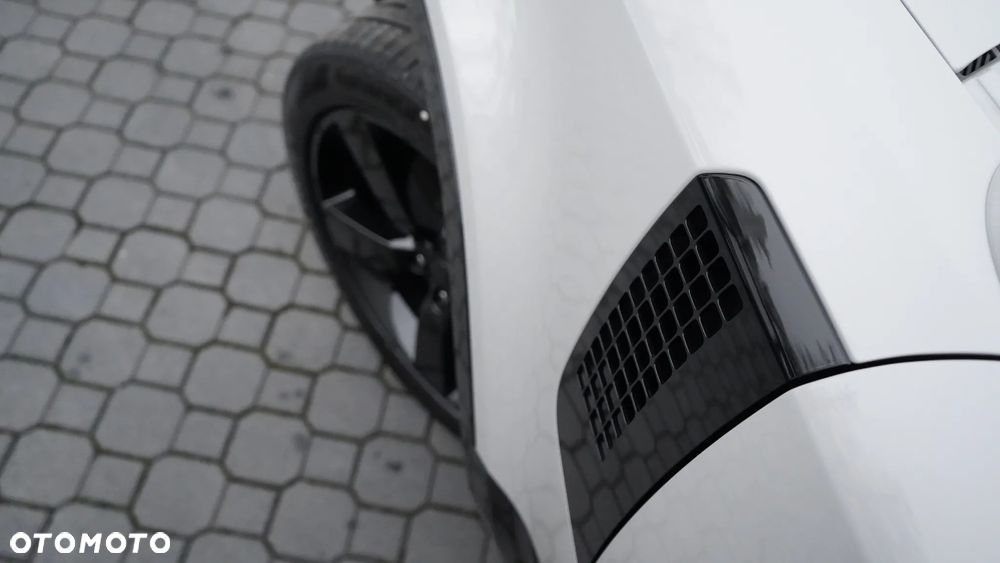 Land Rover Defender 3.0 D350 mHEV X-Dynamic HSE - 8