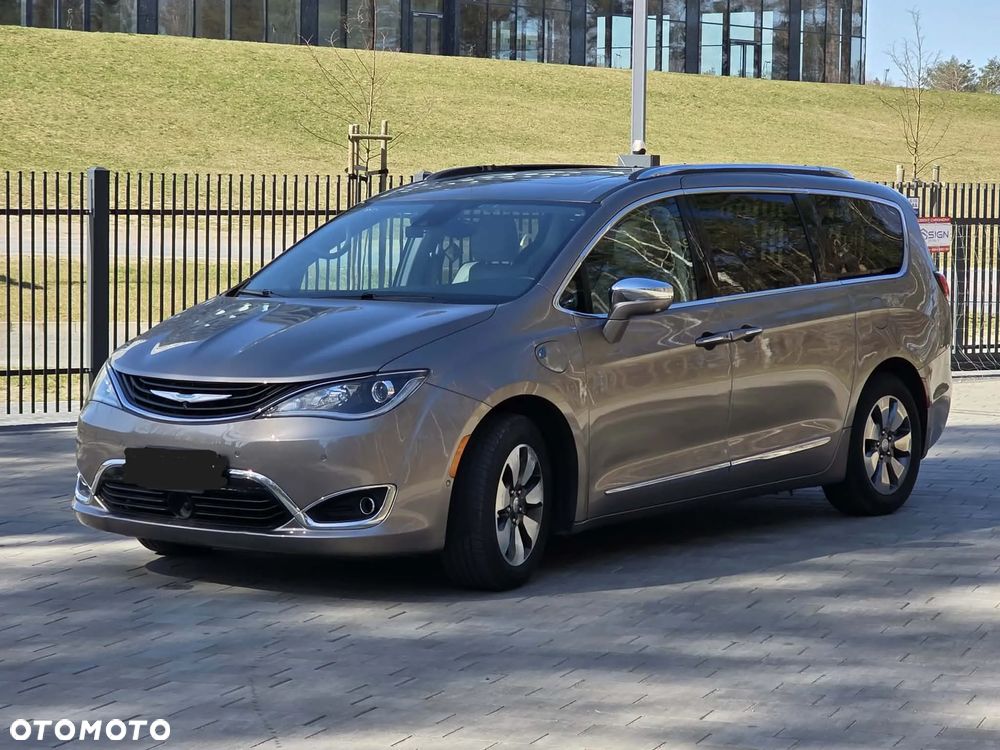 Chrysler Pacifica - 1