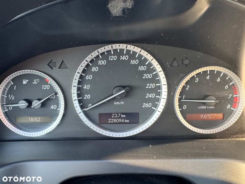 Mercedes-Benz Klasa C 180 Kompressor BlueEFFICIENCY - 22