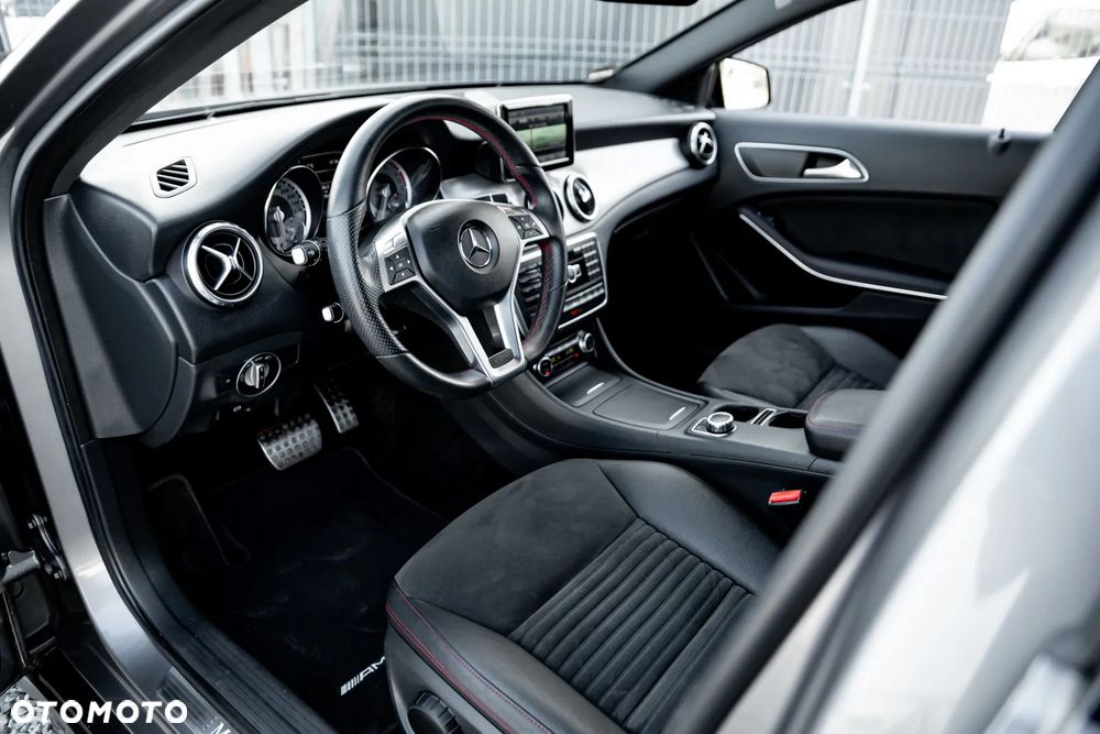 Mercedes-Benz GLA 250 4Matic 7G-DCT AMG Line - 18