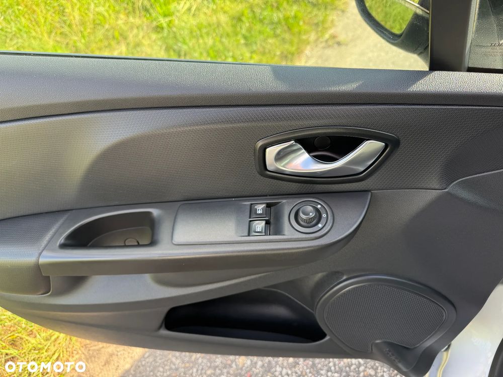 Renault Clio 0.9 Energy TCe Limited EU6 - 29