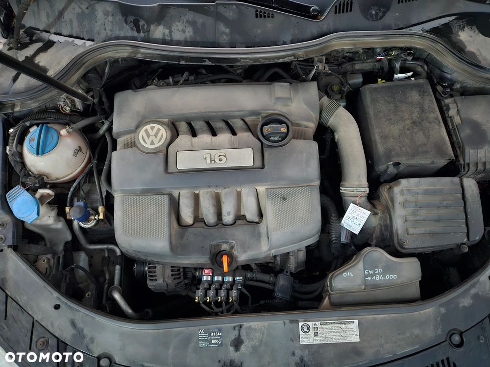 Volkswagen Passat 1.6 Comfortline - 8
