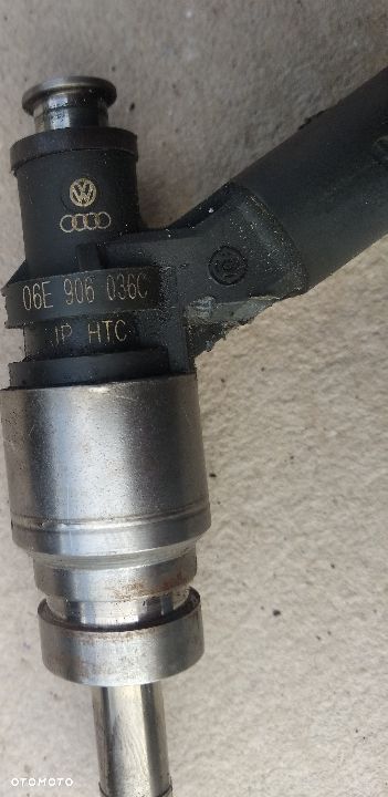 Audi A6 C6  3.2 FSI wtryskiwacz 06E906036C - 4