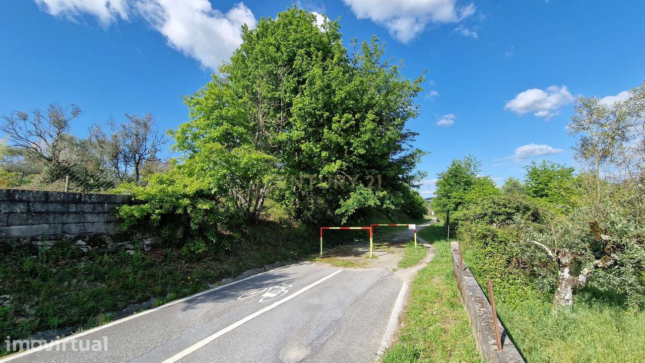 Terreno com vista deslumbrante para a Serra do Caramulo, junto à Estaç - Grande imagem: 3/7