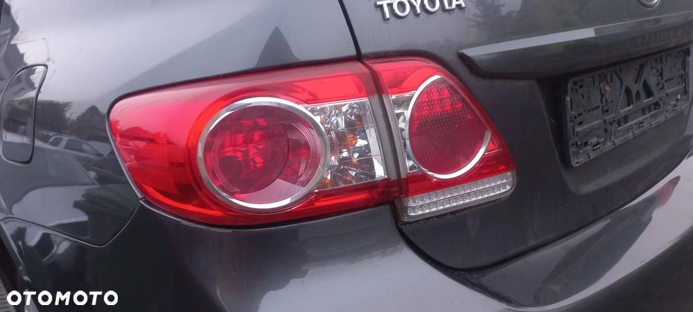 TOYOTA COROLLA E14 E15 SEDAN 06- lampa tył lewa lub prawa - 1