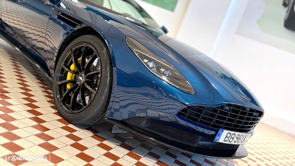 Aston Martin DB11 Volante V8 - 9