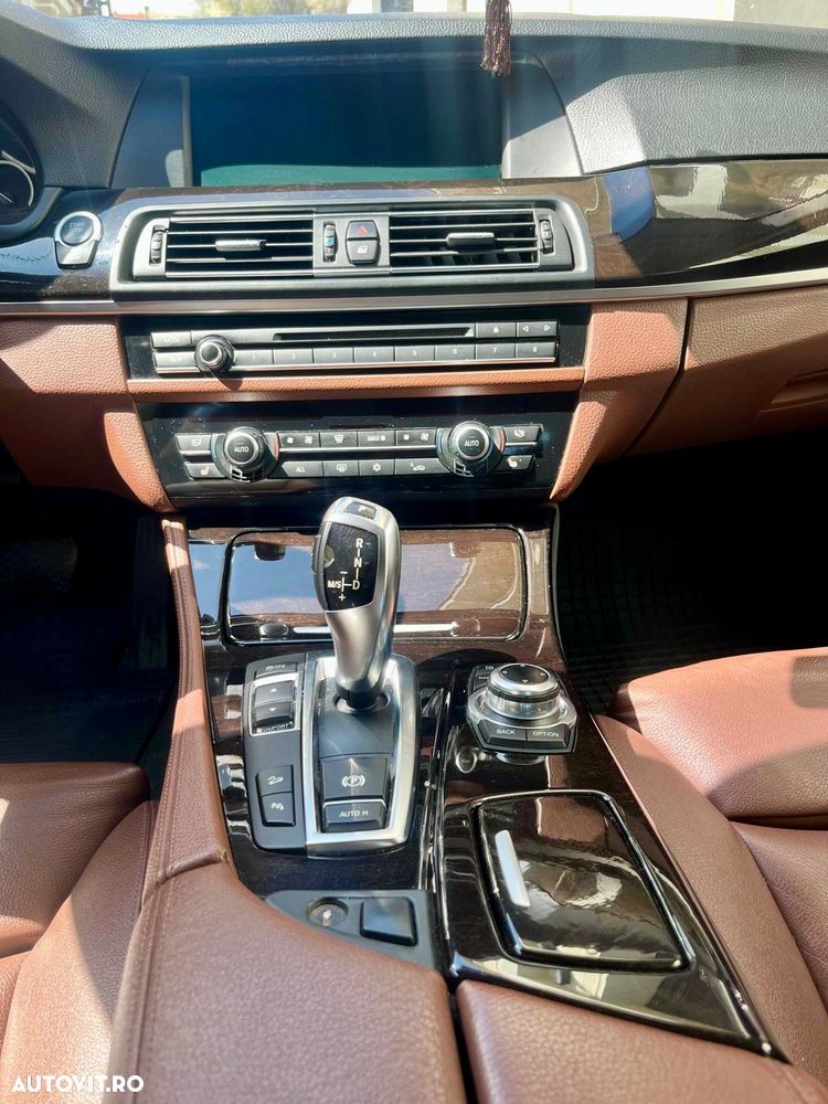 BMW Seria 5 530d xDrive - 7