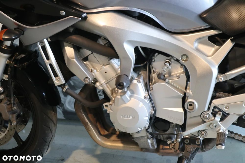 Yamaha FZ6 - 18