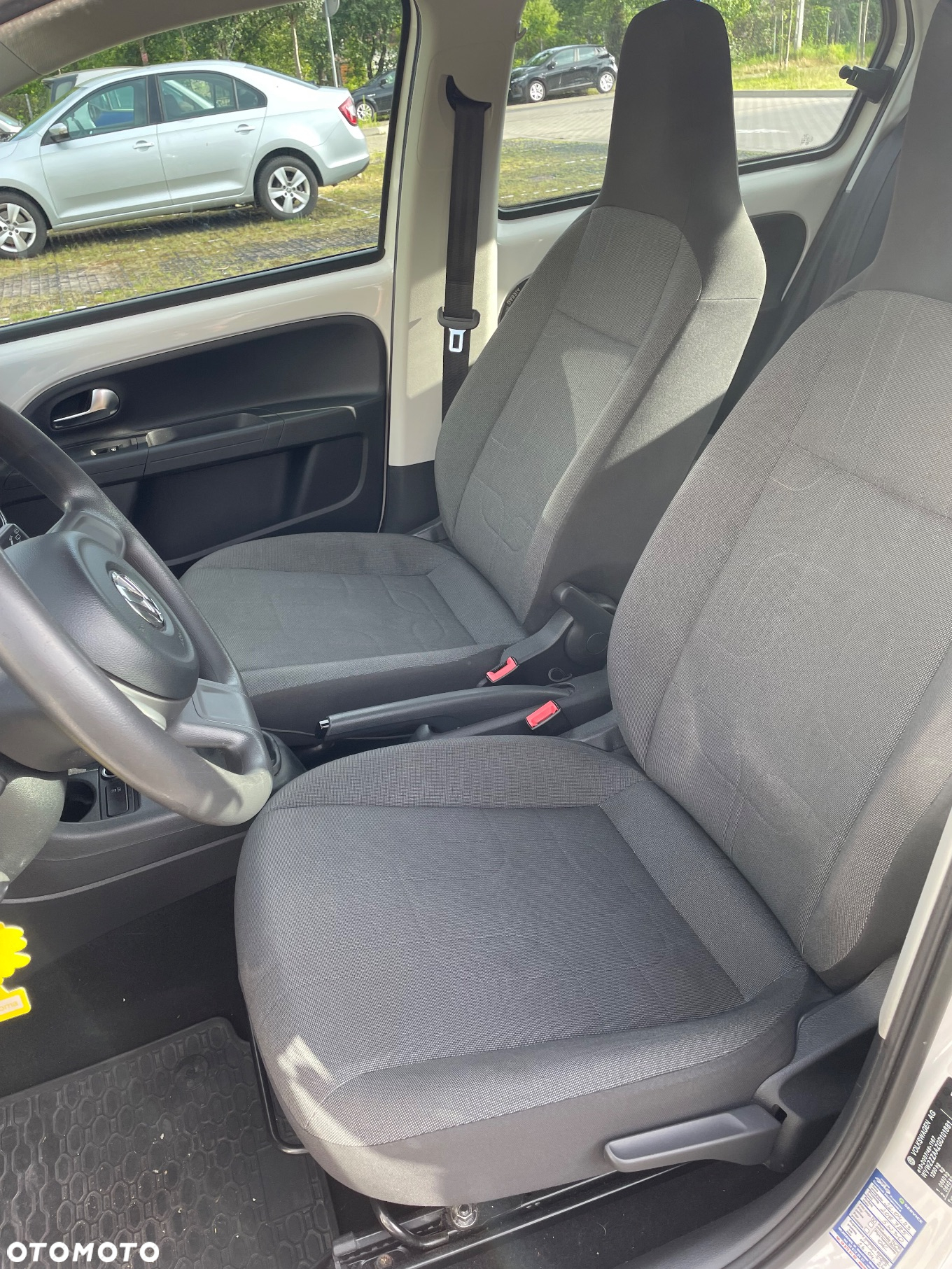Volkswagen up! 1.0 beats - 16