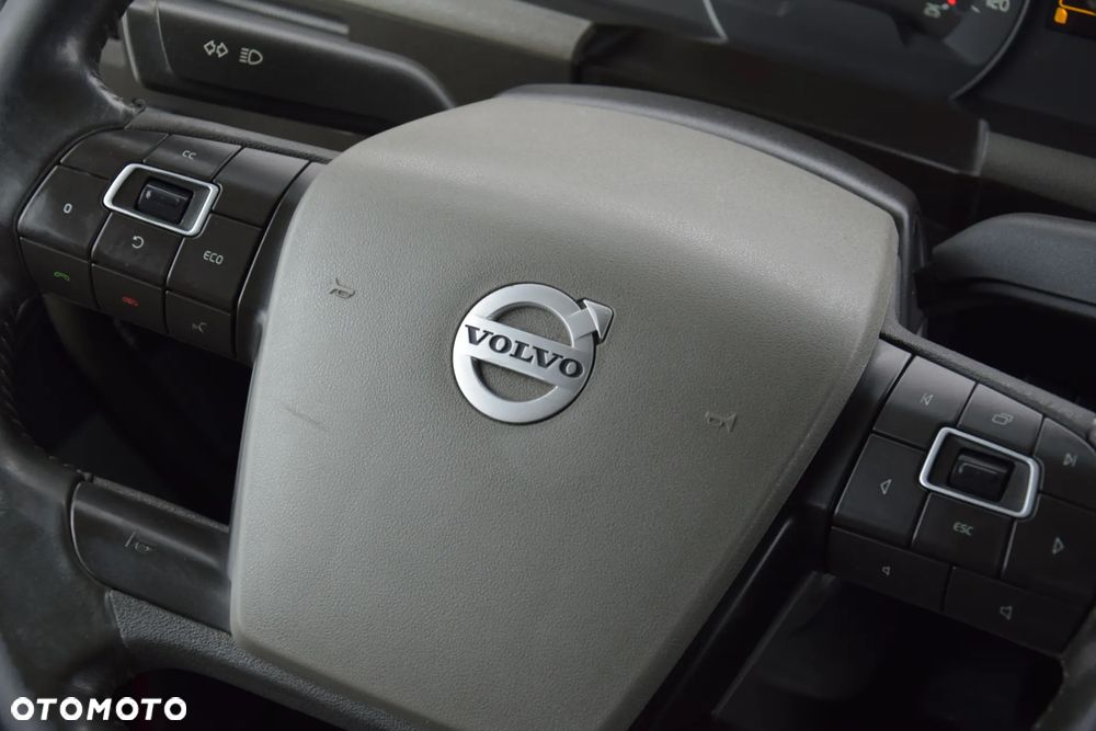 Volvo FH500 / NISKA KABINA / HYDRAULIKA / EURO 6 / ACC / LEDY / ALUFELGI / SERWISOWANY / SPROWADZONY - 29