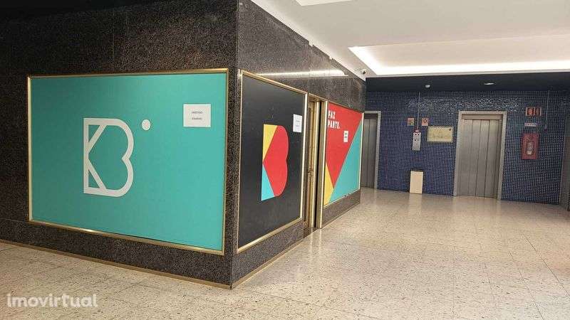 Arrendo - Loja no centro comercial Brasília - Porto - Grande imagem: 2/3