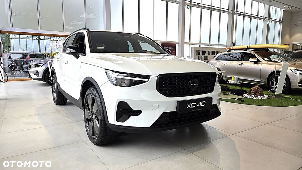 Volvo XC 40 B4 Plus Black Edition - 2