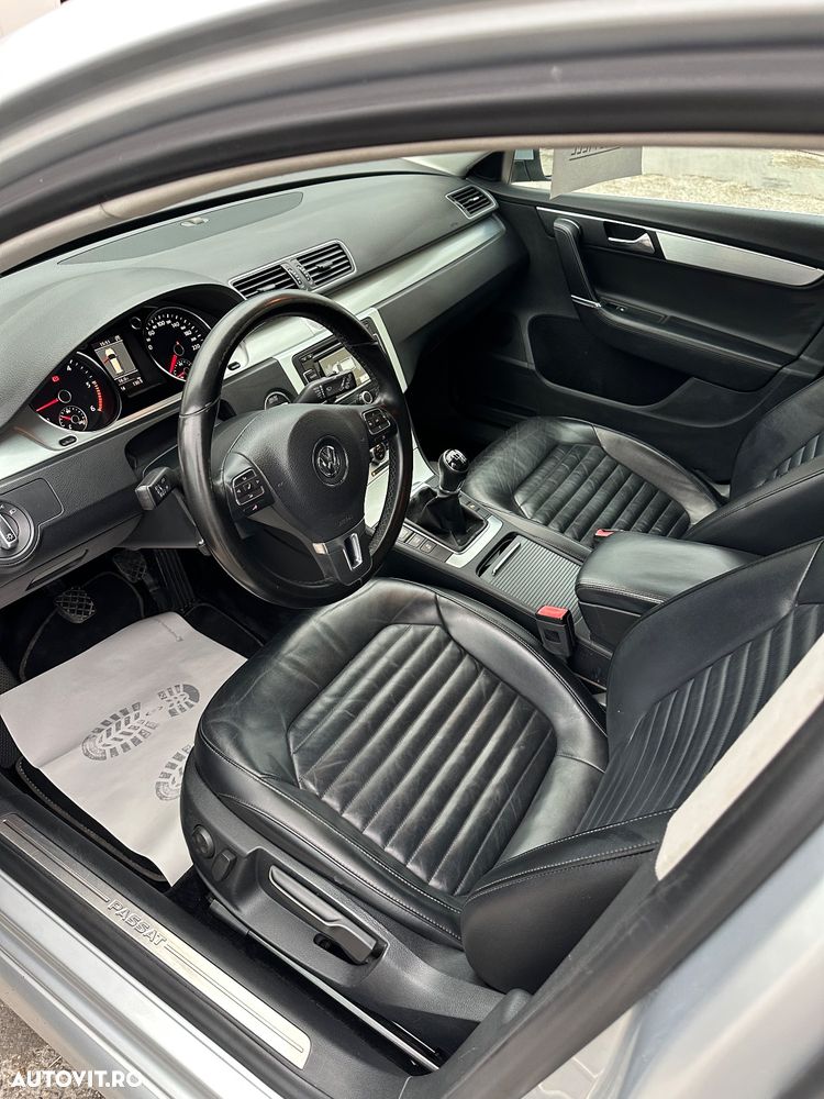 Volkswagen Passat 2.0 TDI BlueMotion Technology Highline - 13