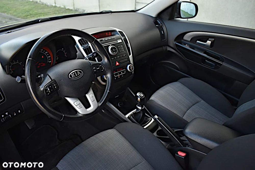 Kia Ceed - 28