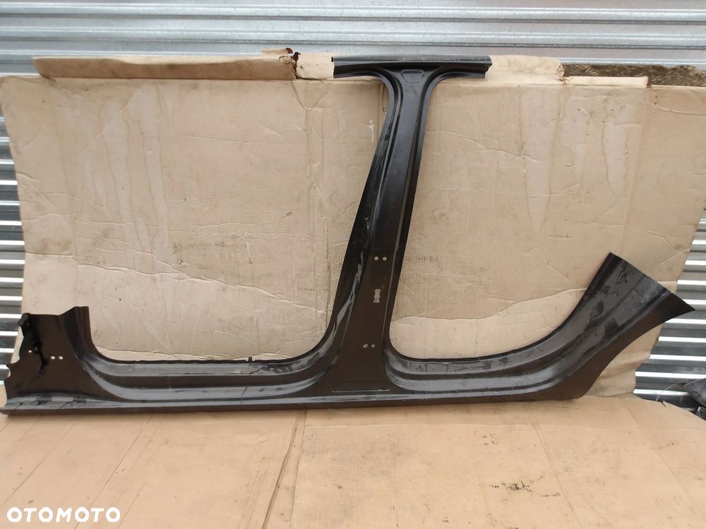 SLUPEK PROG LEWY AUDI A4 B9 LIFT - 1