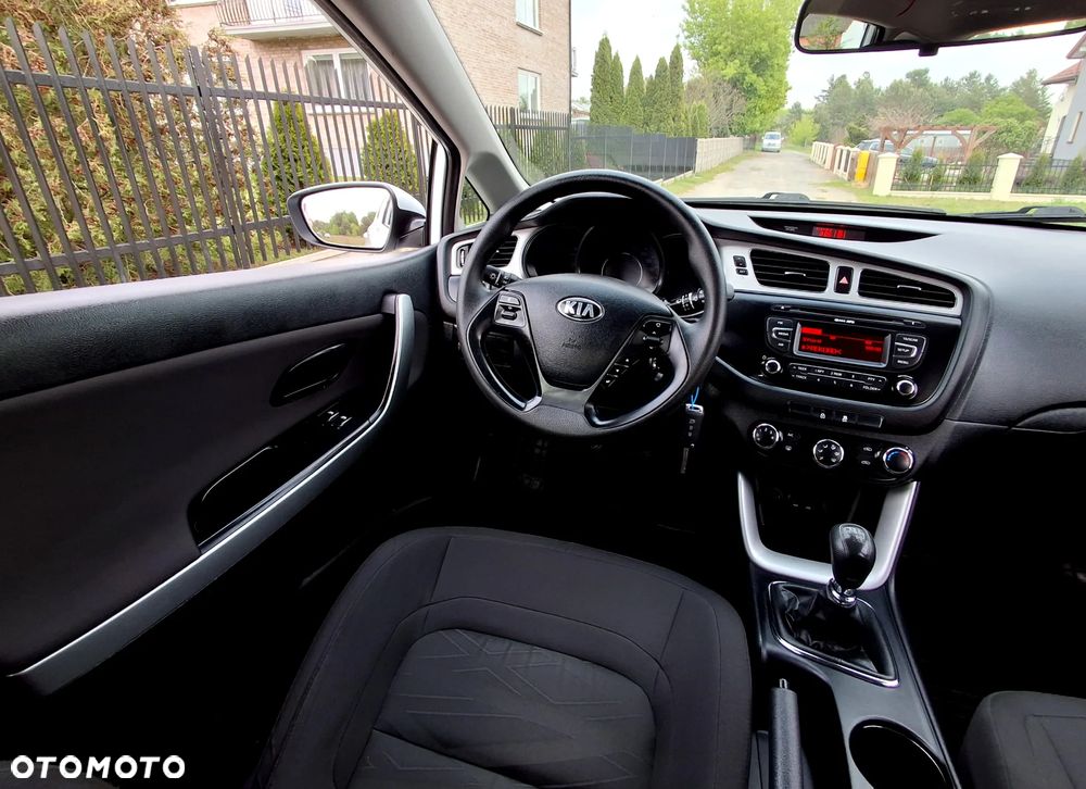 Kia Ceed 1.4 CVVT Dream Team Edition - 18