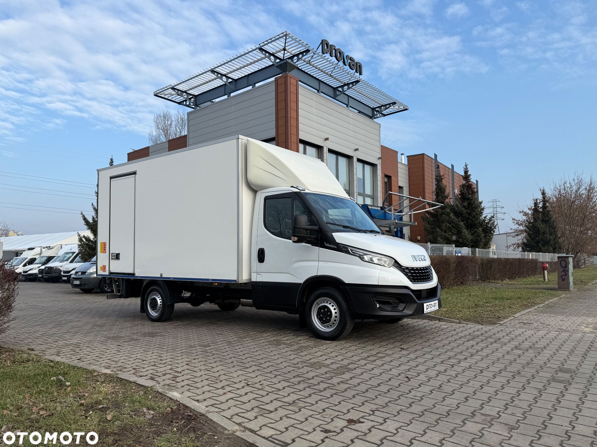 Iveco DAILY 35-160 HI-MATIC KONTENER 8 EUROPALET WINDA ZEPRO - 1