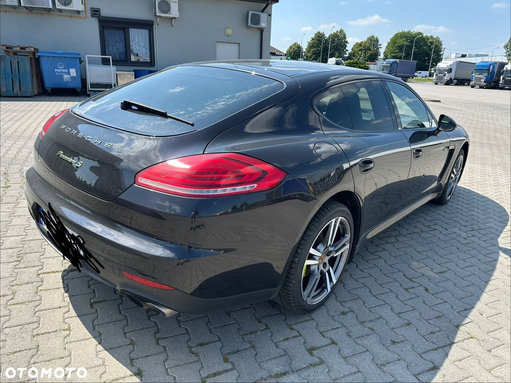 Porsche Panamera - 4