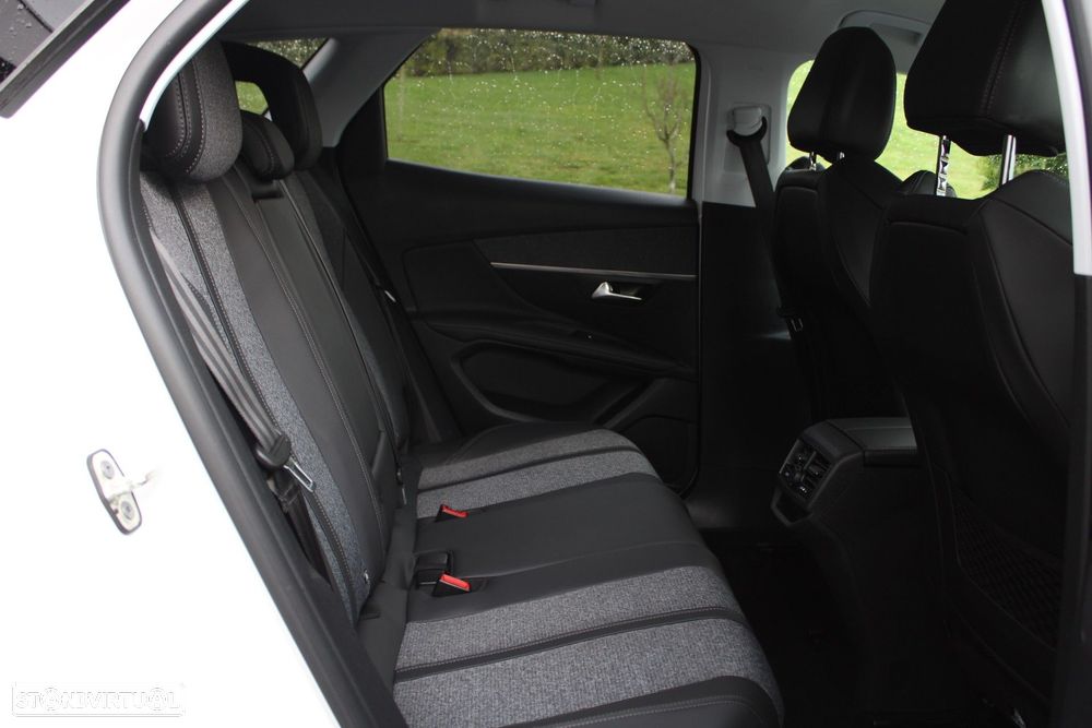 Peugeot 3008 1.5 BlueHDi Allure EAT8 - 17