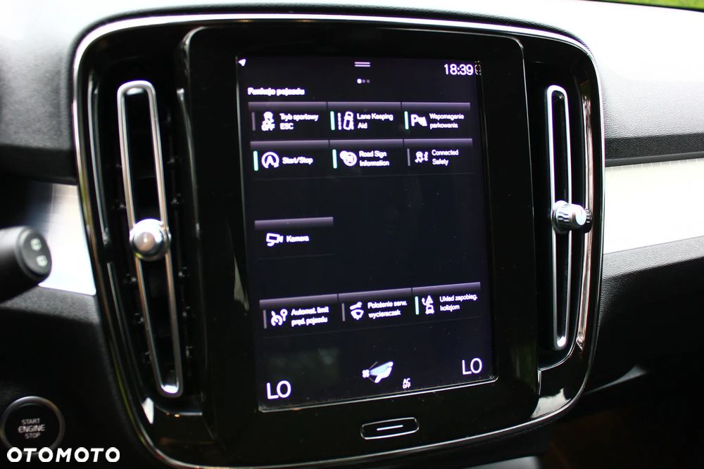 Volvo XC 40 T3 Momentum Pro - 32