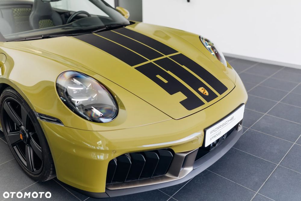 Porsche 911 Carrera T-Hybrid Spirit 70 - 18