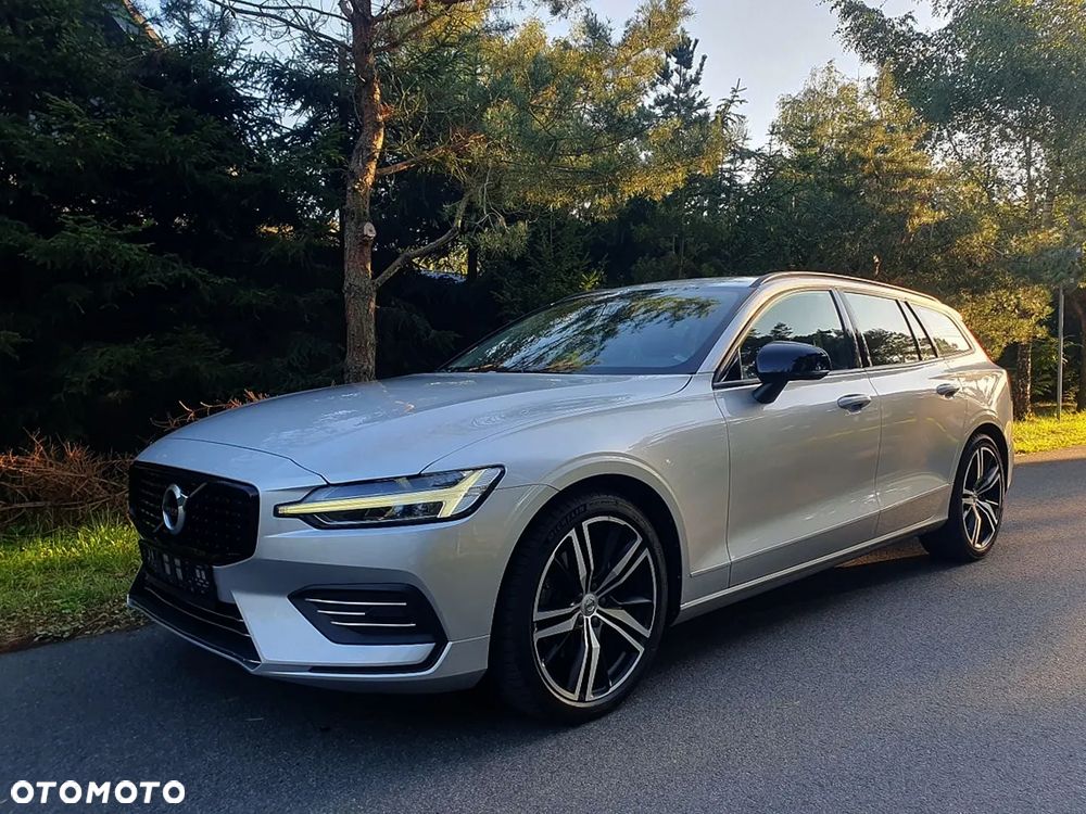 Volvo V60 B3 B DKG Momentum Pro - 1