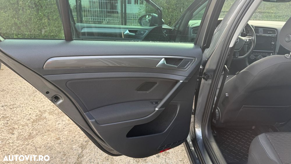 Volkswagen Golf - 9