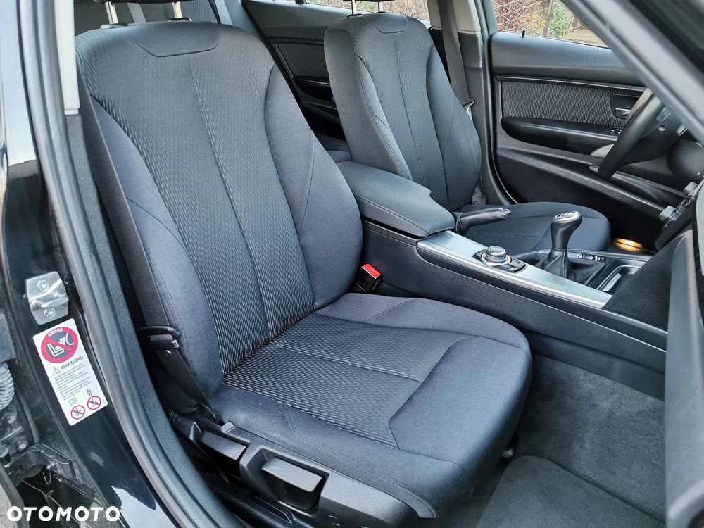 BMW Seria 3 320d xDrive - 21