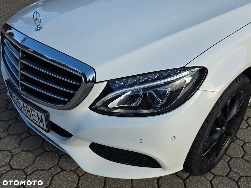 Mercedes-Benz Klasa C 200 7G-TRONIC Exclusive - 22