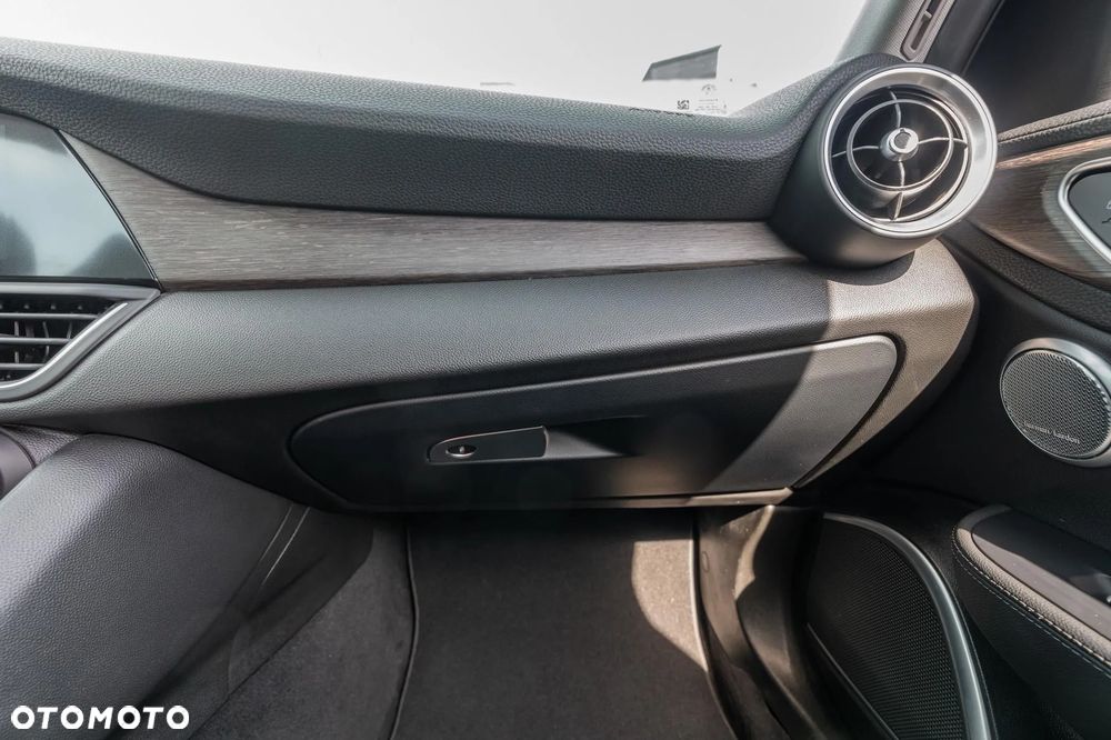 Alfa Romeo Giulia 2.0 Turbo 16V AT8 Veloce Ti - 24