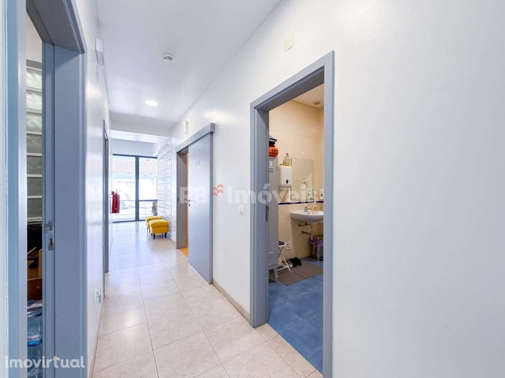 Clínica Dentária Totalmente Equipada - Oportunidade Única - Grande imagem: 4/41