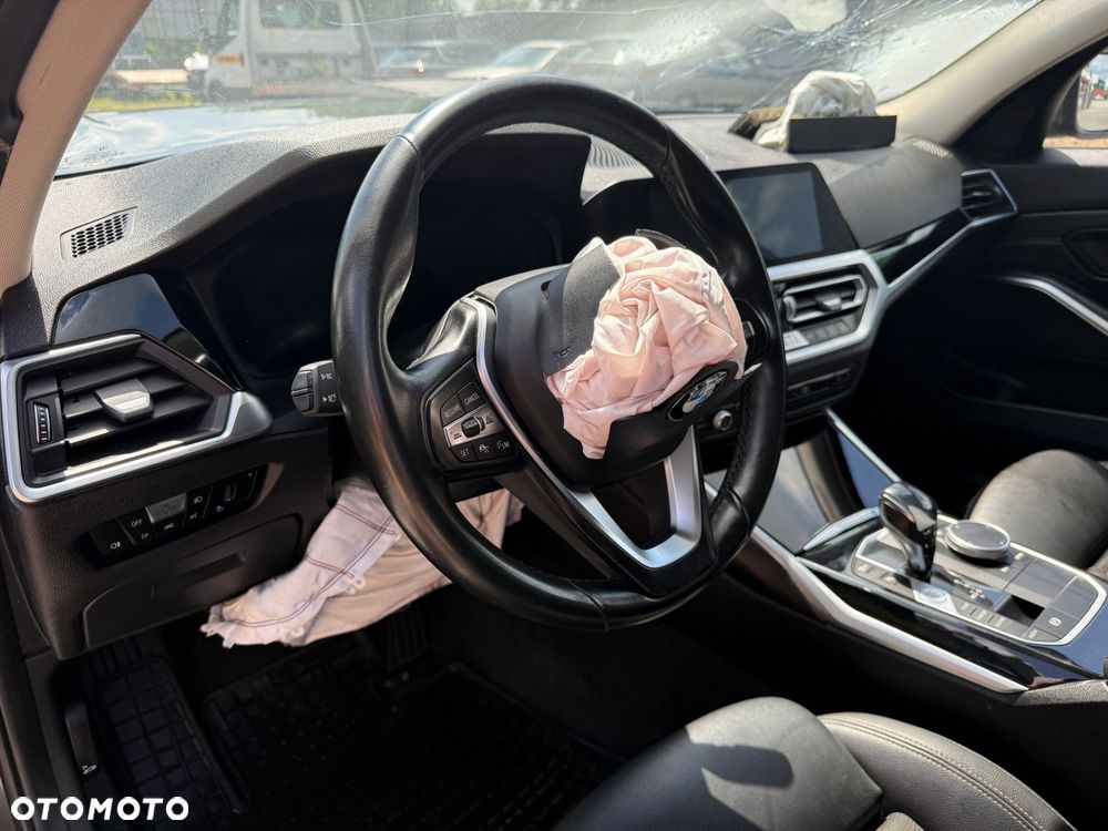 BMW Seria 3 318d MHEV Sport Line - 16
