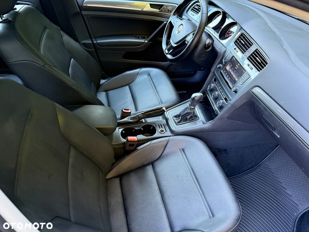 Volkswagen Golf - 26