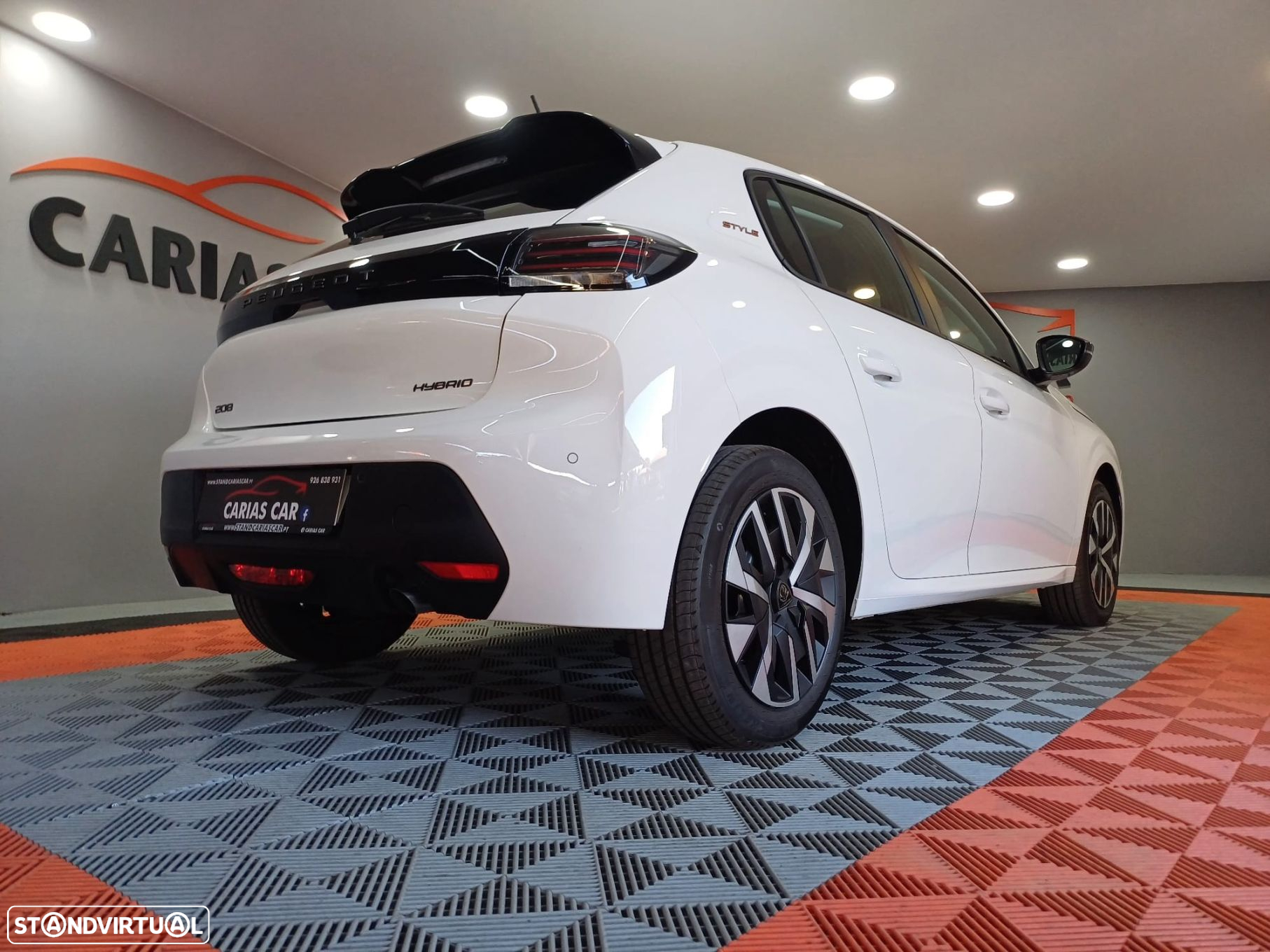 Peugeot 208 - 8